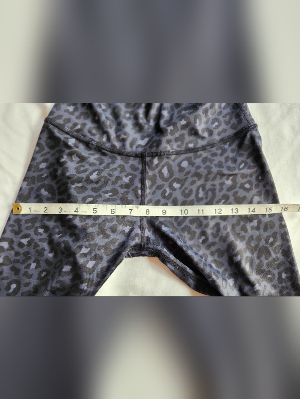 Beyond Yoga Olympus Leopard High Waisted Midi Leggings Gray Black Animal Size S - Picture 7 of 8